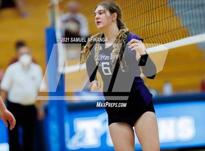 Thumbnail 2 in Gretna vs. Bellevue East photogallery.