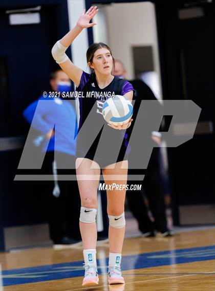 Thumbnail 2 in Gretna vs. Bellevue East photogallery.