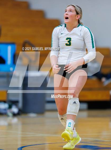 Thumbnail 1 in Gretna vs. Bellevue East photogallery.