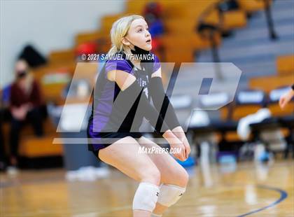 Thumbnail 2 in Gretna vs. Bellevue East photogallery.