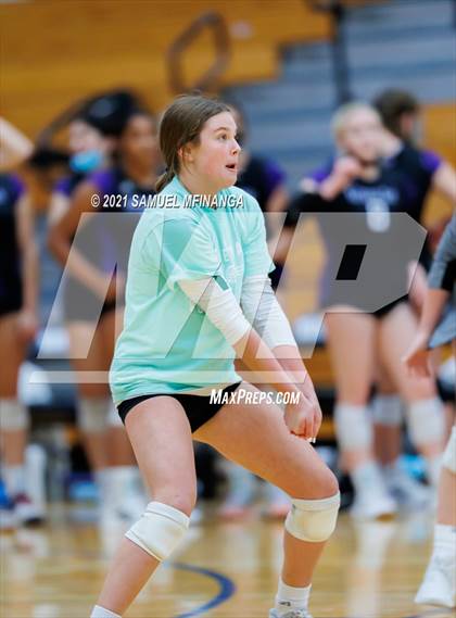 Thumbnail 2 in Gretna vs. Bellevue East photogallery.