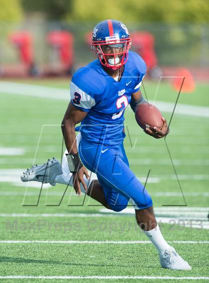 Thumbnail 3 in Serra vs Desert Ridge (Brothers in Arms Classic) photogallery.