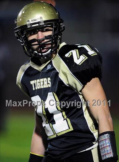 Thumbnail 1 in New Canaan vs. Hand (CIAC Class L Semifinal) photogallery.