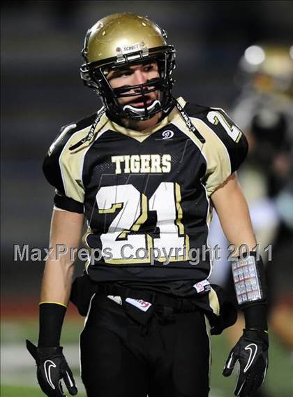 Thumbnail 3 in New Canaan vs. Hand (CIAC Class L Semifinal) photogallery.