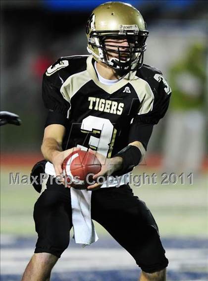 Thumbnail 1 in New Canaan vs. Hand (CIAC Class L Semifinal) photogallery.