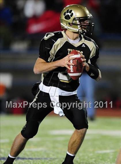 Thumbnail 1 in New Canaan vs. Hand (CIAC Class L Semifinal) photogallery.