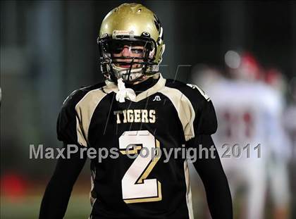 Thumbnail 1 in New Canaan vs. Hand (CIAC Class L Semifinal) photogallery.