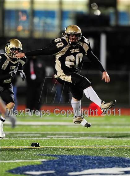 Thumbnail 1 in New Canaan vs. Hand (CIAC Class L Semifinal) photogallery.