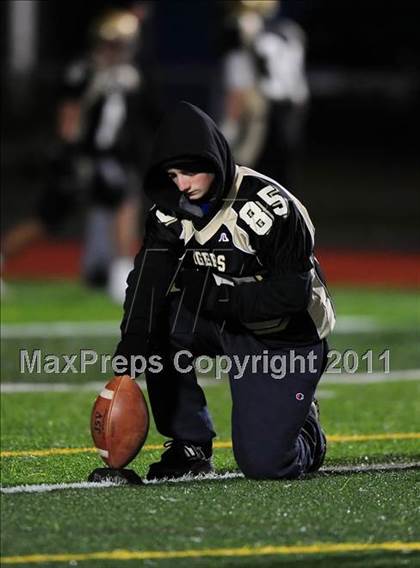 Thumbnail 1 in New Canaan vs. Hand (CIAC Class L Semifinal) photogallery.