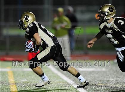 Thumbnail 1 in New Canaan vs. Hand (CIAC Class L Semifinal) photogallery.