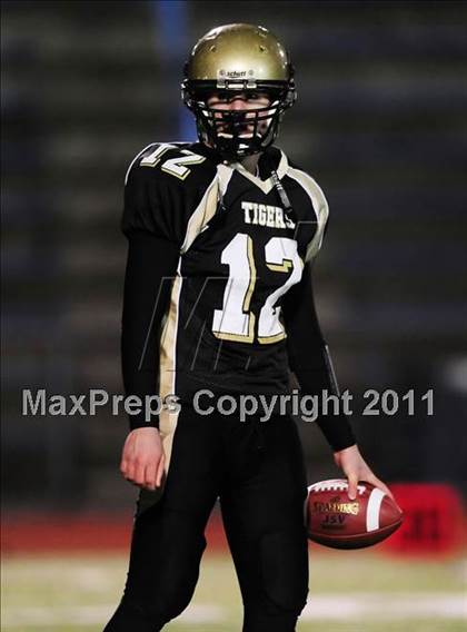 Thumbnail 3 in New Canaan vs. Hand (CIAC Class L Semifinal) photogallery.
