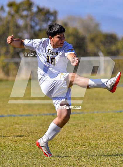Thumbnail 2 in  Tierra Encantada vs. Santa Fe Prep (NMAA A-3A Quarterfinal) photogallery.
