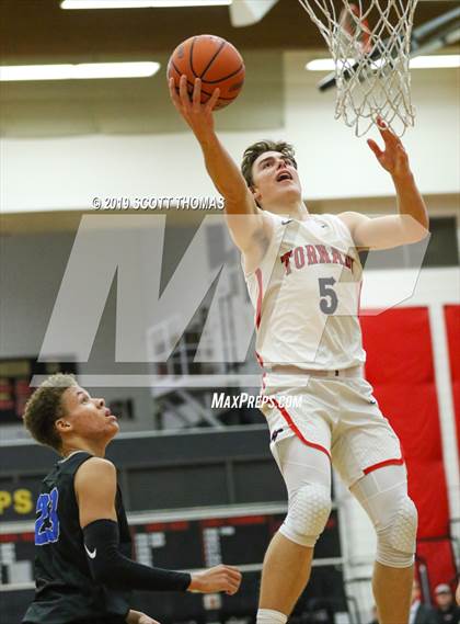 Thumbnail 1 in McNary vs. North Medford (Abby's Pizza Holiday Classic) photogallery.