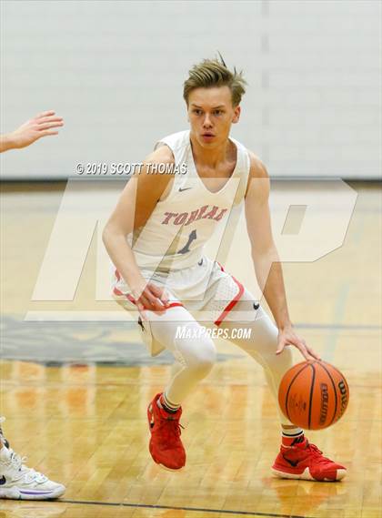 Thumbnail 2 in McNary vs. North Medford (Abby's Pizza Holiday Classic) photogallery.