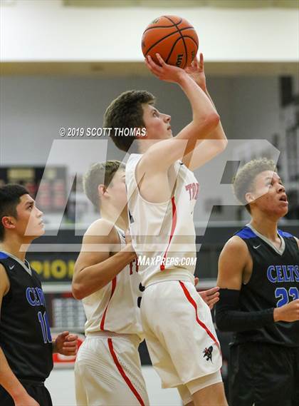 Thumbnail 3 in McNary vs. North Medford (Abby's Pizza Holiday Classic) photogallery.
