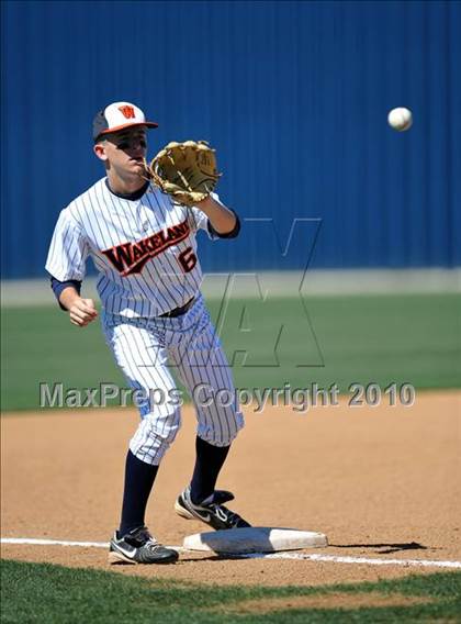 Thumbnail 2 in Wakeland vs Centennial (District 9-4A tiebreaker) photogallery.