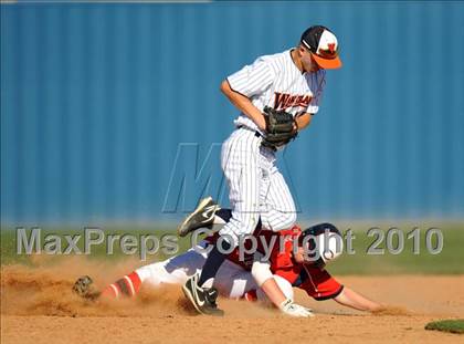 Thumbnail 2 in Wakeland vs Centennial (District 9-4A tiebreaker) photogallery.