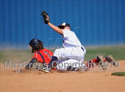 Thumbnail 2 in Wakeland vs Centennial (District 9-4A tiebreaker) photogallery.
