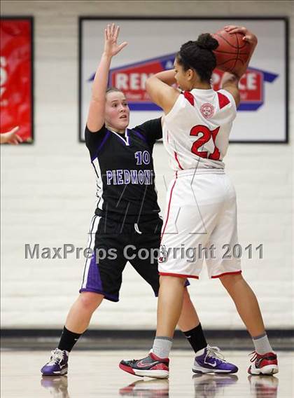 Thumbnail 3 in Piedmont vs. St. Mary's (CIF NCS D4 Final) photogallery.
