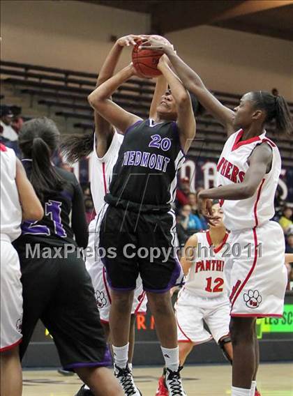 Thumbnail 3 in Piedmont vs. St. Mary's (CIF NCS D4 Final) photogallery.