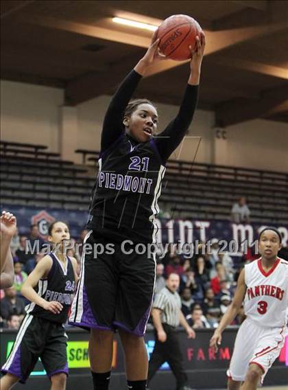 Thumbnail 3 in Piedmont vs. St. Mary's (CIF NCS D4 Final) photogallery.