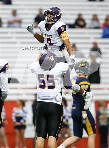 Thumbnail 3 in Victor vs. Troy (NYSPHSAA Class AA Final) photogallery.