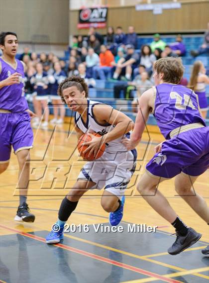 Thumbnail 1 in Sumner vs Auburn Riverside (WIAA 3A District 3 Playoff) photogallery.