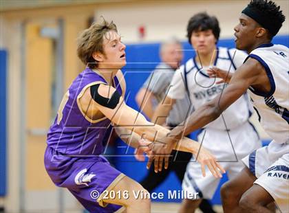 Thumbnail 2 in Sumner vs Auburn Riverside (WIAA 3A District 3 Playoff) photogallery.