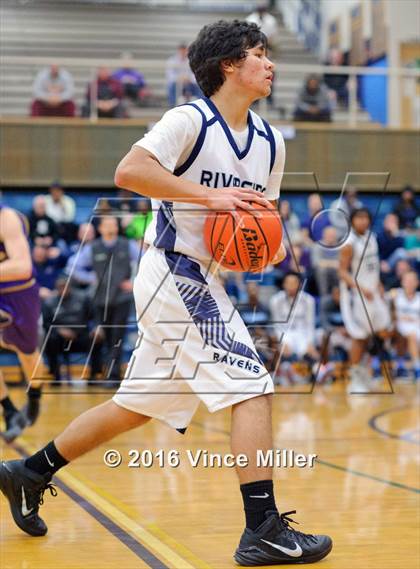 Thumbnail 1 in Sumner vs Auburn Riverside (WIAA 3A District 3 Playoff) photogallery.