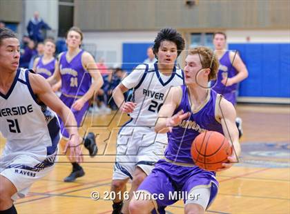Thumbnail 2 in Sumner vs Auburn Riverside (WIAA 3A District 3 Playoff) photogallery.