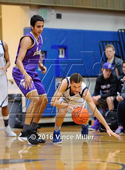 Thumbnail 1 in Sumner vs Auburn Riverside (WIAA 3A District 3 Playoff) photogallery.