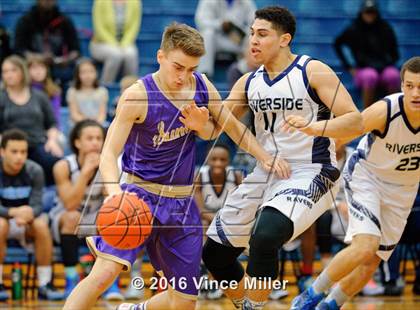 Thumbnail 3 in Sumner vs Auburn Riverside (WIAA 3A District 3 Playoff) photogallery.