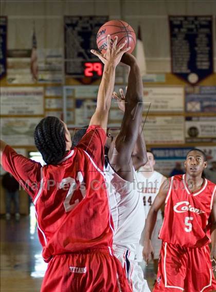 Thumbnail 3 in Merced vs Colony (Modesto Christian Classic) photogallery.