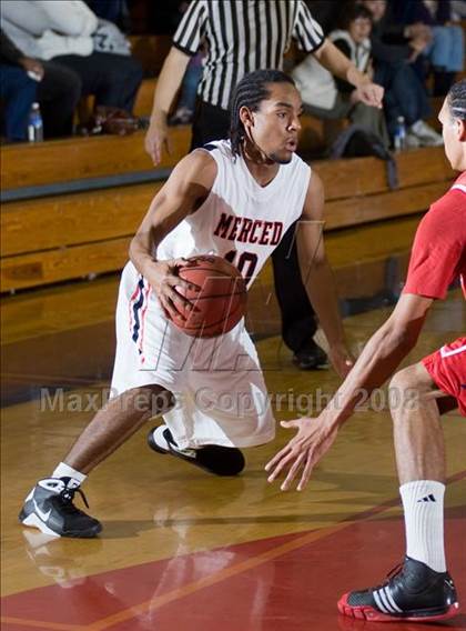 Thumbnail 2 in Merced vs Colony (Modesto Christian Classic) photogallery.