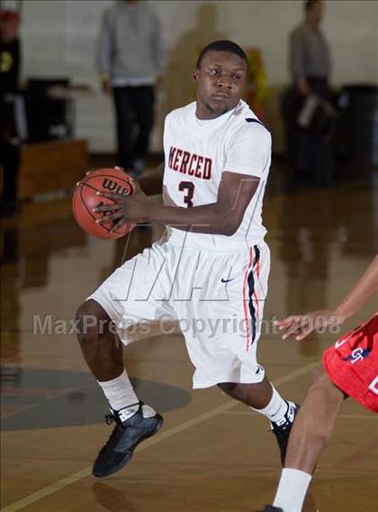 Thumbnail 1 in Merced vs Colony (Modesto Christian Classic) photogallery.