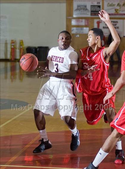 Thumbnail 2 in Merced vs Colony (Modesto Christian Classic) photogallery.