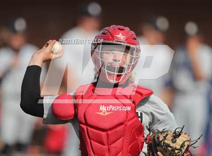 Thumbnail 3 in Spanish Fork vs. Maple Mountain (UHSAA 5A Final Game 1) photogallery.