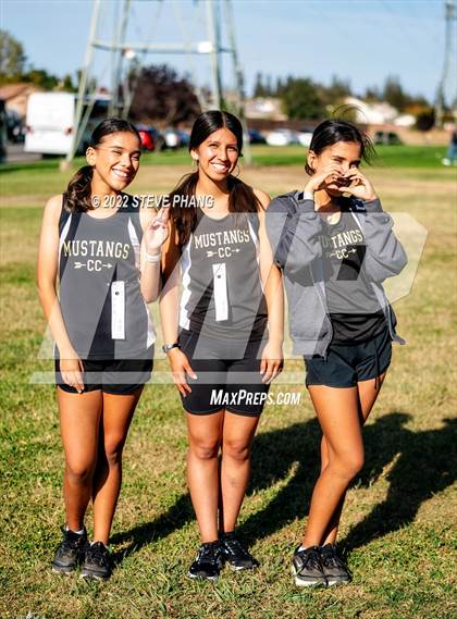 Thumbnail 3 in JV: SJS Metro League Center Meet #2 photogallery.