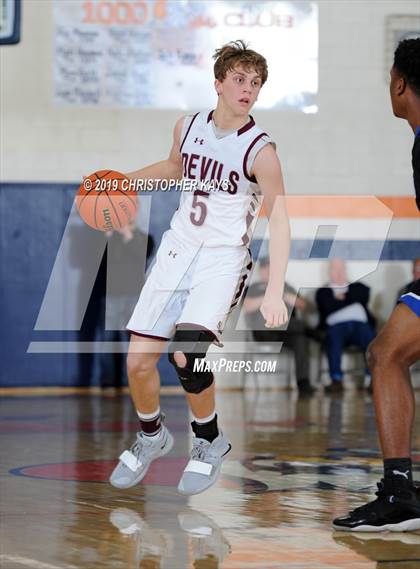 Thumbnail 1 in Sesser-Valier vs. Cairo (IHSA 1A Sectional Semifinal) photogallery.