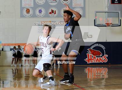 Thumbnail 3 in Sesser-Valier vs. Cairo (IHSA 1A Sectional Semifinal) photogallery.