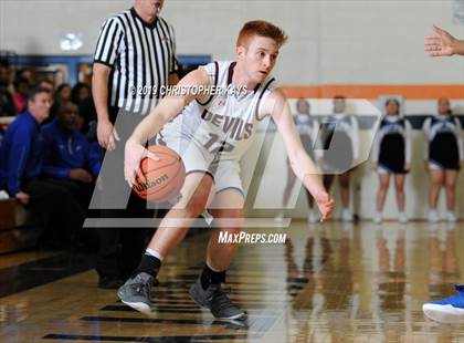 Thumbnail 2 in Sesser-Valier vs. Cairo (IHSA 1A Sectional Semifinal) photogallery.