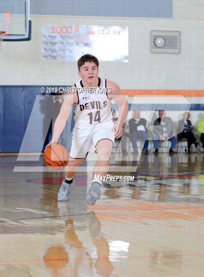 Thumbnail 1 in Sesser-Valier vs. Cairo (IHSA 1A Sectional Semifinal) photogallery.