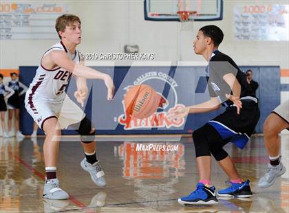 Thumbnail 2 in Sesser-Valier vs. Cairo (IHSA 1A Sectional Semifinal) photogallery.
