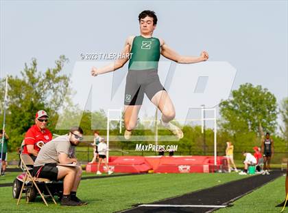 Thumbnail 3 in IHSAA Sectional #12 (Long Jump, High Jump, Pole Vault) photogallery.