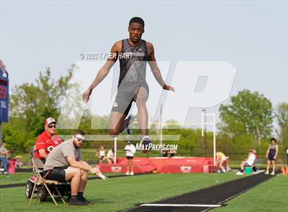Thumbnail 2 in IHSAA Sectional #12 (Long Jump, High Jump, Pole Vault) photogallery.