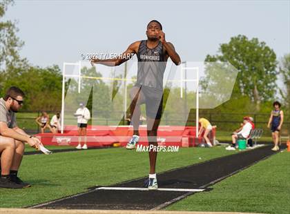 Thumbnail 1 in IHSAA Sectional #12 (Long Jump, High Jump, Pole Vault) photogallery.