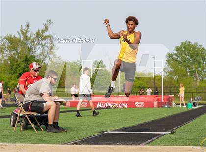 Thumbnail 1 in IHSAA Sectional #12 (Long Jump, High Jump, Pole Vault) photogallery.