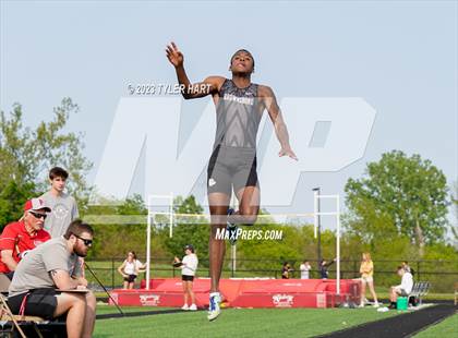 Thumbnail 1 in IHSAA Sectional #12 (Long Jump, High Jump, Pole Vault) photogallery.