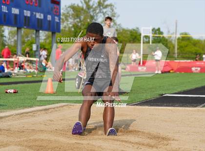 Thumbnail 1 in IHSAA Sectional #12 (Long Jump, High Jump, Pole Vault) photogallery.