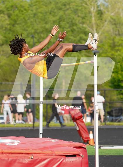 Thumbnail 1 in IHSAA Sectional #12 (Long Jump, High Jump, Pole Vault) photogallery.
